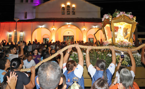 No Bico do Papagaio, governador Wanderlei Barbosa participa da procissão do Círio de Nazaré