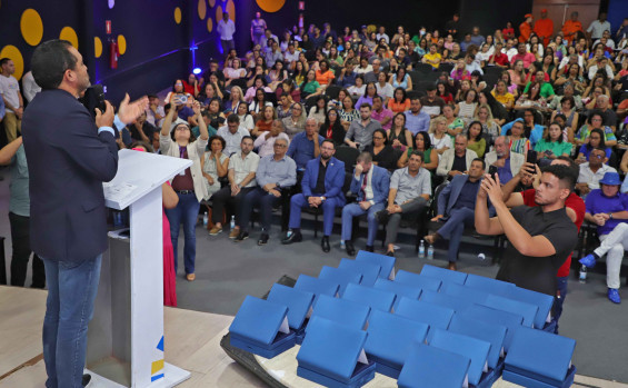 Governador Wanderlei Barbosa premia municípios destaques em alfabetização no Tocantins