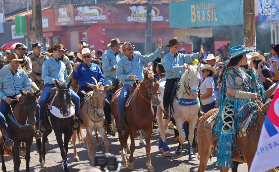 Governador Wanderlei Barbosa participa da 34ª Cavalgada de Araguaína e reforça importância da tradição cultural 