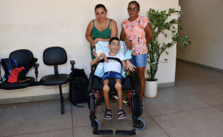 Governo do Tocantins transforma vidas com entrega de cadeiras de rodas 