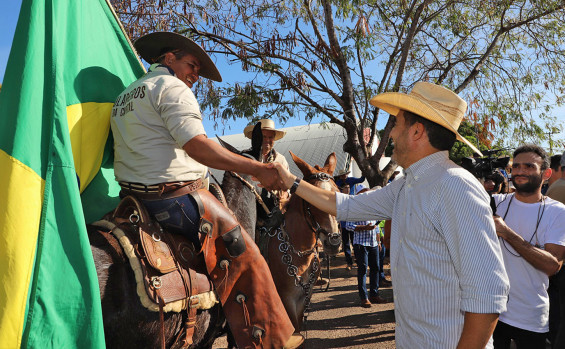 Em Paraíso do Tocantins, governador Wanderlei Barbosa participa da cavalgada da 27ª Edição da ExpoBrasil