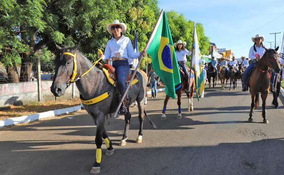 Em Paraíso do Tocantins, governador Wanderlei Barbosa participa da cavalgada da 27ª Edição da ExpoBrasil