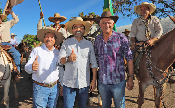 Em Paraíso do Tocantins, governador Wanderlei Barbosa participa da cavalgada da 27ª Edição da ExpoBrasil