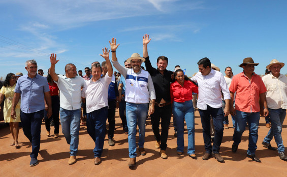 Em Campos Lindos, governador Wanderlei Barbosa inaugura 33 km de pavimentação na TO-020 que impulsionará o agronegócio da região 