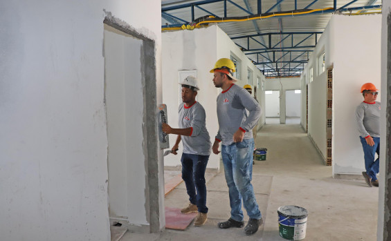 Governador em exercício, Amélio Cayres, entrega obras em escolas de Augustinópolis, avaliadas em R$ 3 milhões 