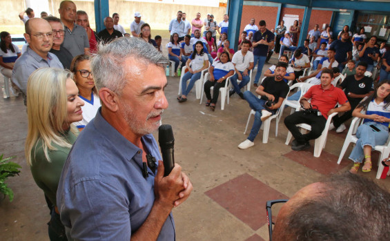 Governador em exercício, Amélio Cayres, anuncia reforma de escola de Riachinho avaliada em R$ 2,8 milhões e participa de entrega de obras do município