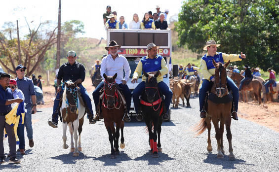 Em Recursolândia, governador em exercício, Amélio Cayres, prestigia cavalgada em comemoração aos 33 anos do município
