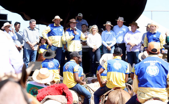 Em Recursolândia, governador em exercício, Amélio Cayres, prestigia cavalgada em comemoração aos 33 anos do município
