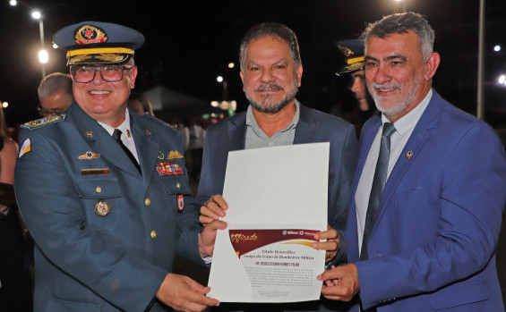 Em solenidade ao Dia dos Bombeiros, governador em exercício Amélio Cayres recebe honraria da corporação e assina promoção de militares