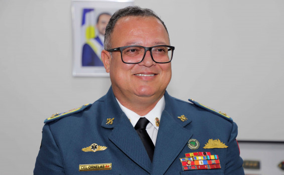 Em solenidade ao Dia dos Bombeiros, governador em exercício Amélio Cayres recebe honraria da corporação e assina promoção de militares