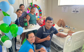 Hospital Regional de Paraíso comemora aniversário de paciente em tratamento ortopédico