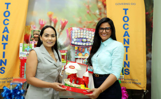 Primeira-dama Karynne Sotero entrega doações de brinquedos para ala infantil do Hospital Regional de Araguaína