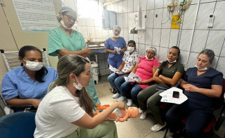 Hospital e Maternidade Dona Regina Siqueira Campos realiza treinamento sobre manobra do desengasgo

