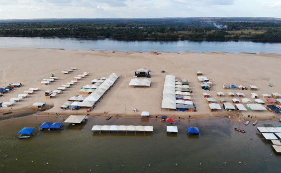 Investimentos do Governo do Tocantins em estrutura das praias de Rio dos Bois e Tupiratins garantem diversão para banhistas