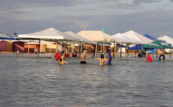 Comerciantes e visitantes das praias de Rio dos Bois e Tupiratins comemoram investimentos do Governo do Tocantins em estruturas