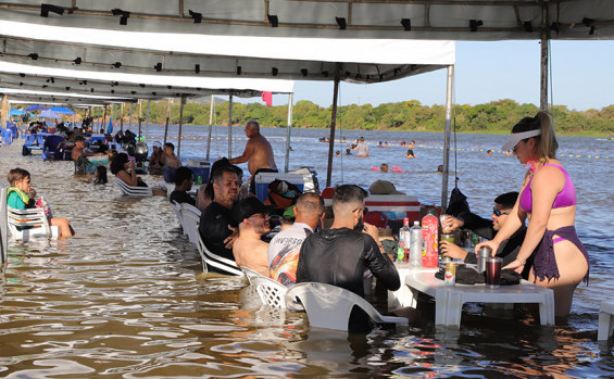 Em Araguacema, tradicional Praia da Gaivota recebe turistas em estrutura organizada com investimento do Governo do Tocantins