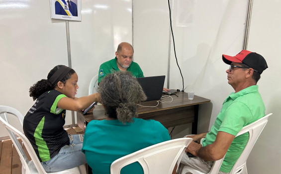 Governo do Tocantins apresenta tecnologia de produção de abelhas na Feira da Colheita em Sampaio