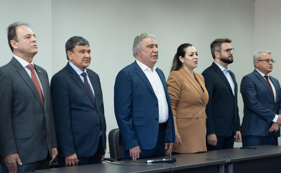 Ao lado do ministro Wellington Dias, vice-governador Laurez Moreira participa do seminário “Nova Geração das Políticas Sociais Brasileiras: Programa Acredita