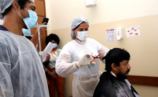 Primeira-dama Karynne Sotero promove dia de beleza para pacientes do Hospital Geral de Palmas