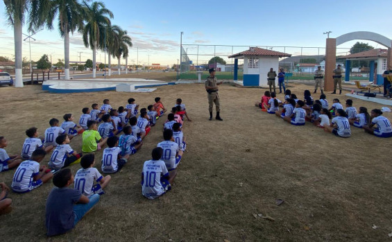 Polícia Militar amplia estrutura e atendimento do Projeto Escolinha de Futebol em Taipas 