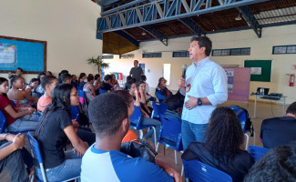 Agosto Lilás: Palestra sobre violência contra a mulher mobiliza e conscientiza jovens no município de Filadélfia
