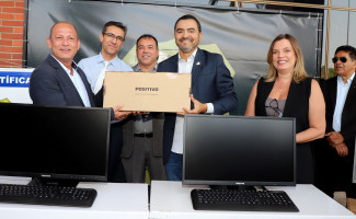 Com investimento de R$ 1,8 milhão, governador Wanderlei Barbosa entrega mais 400 computadores para a Segurança Pública
