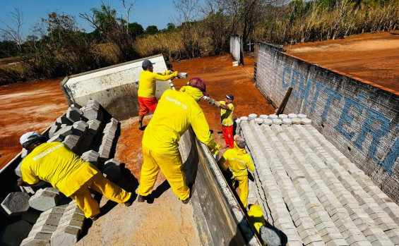 Seciju entrega mais de 1,4 mil blocos de artefatos de concreto produzidos com mão de obra carcerária em Araguacema