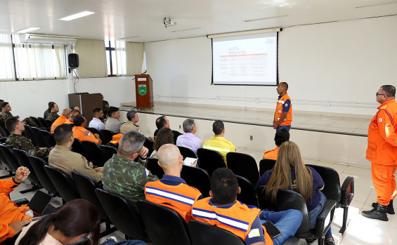 Com reforço de 160 militares do Exército, Governo do Tocantins intensifica ações de combate às queimadas em Palmas e na Ilha do Bananal 