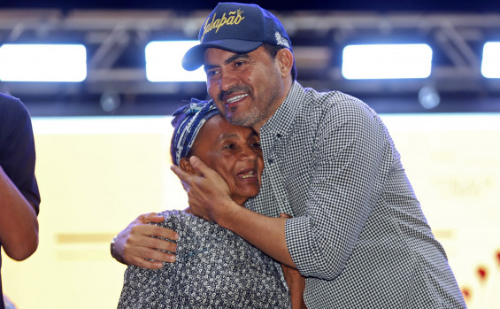 Governador Wanderlei Barbosa participa da Festa da Colheita do Capim-Dourado no Mumbuca e reforça a valorização das tradições do Jalapão