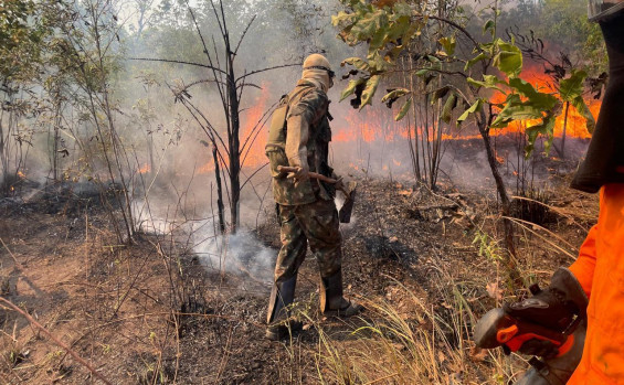 Ações de combate às queimadas do Governo do Tocantins ganham reforço com a chegada de helicóptero do Exército