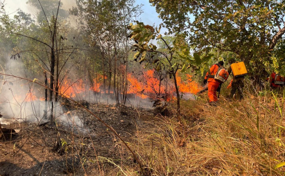 Ações de combate às queimadas do Governo do Tocantins ganham reforço com a chegada de helicóptero do Exército