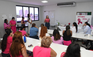 Hospital e Maternidade Dona Regina conscientiza servidoras para o combate ao câncer de mama 