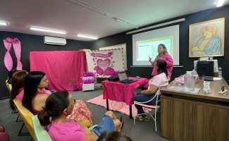 Hospital Regional de Augustinópolis conscientiza servidoras para prevenção do câncer de mama e do colo do útero 