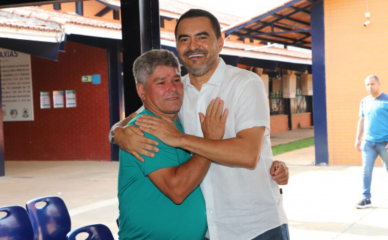 Governador Wanderlei Barbosa vota em Taquaruçu e destaca importância do exercício da democracia 