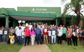 Governo do Tocantins entrega títulos definitivos para aproximadamente 200 famílias do Taquari, em Palmas