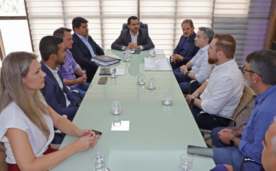 Governador Wanderlei Barbosa discute detalhes do início da construção do Hospital da Mulher no Tocantins