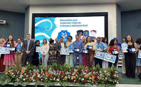 Governo do Tocantins realiza seminário de boas práticas na alfabetização e entrega premiação do Selo Unicef Município Aprovado 