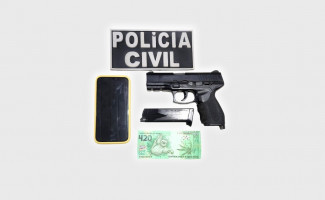 Em Aurora do Tocantins,  Polícia Civil cumpre mandado de busca e apreende simulacro de arma de fogo e nota falsa de R$ 420,00