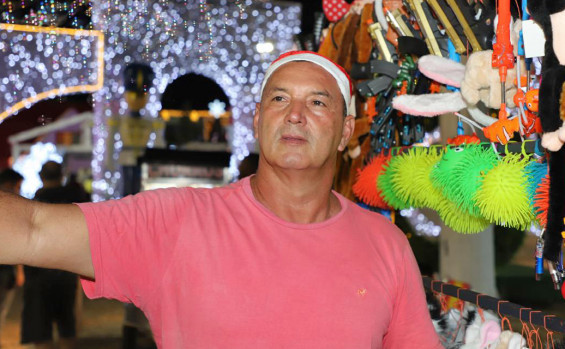 Natal de Luz atrai visitantes e movimenta Praça dos Girassóis no oitavo dia de programação 
