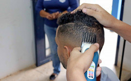 Adolescentes e jovens do Centro de Atendimento Socioeducativo de Palmas participam do Curso de Barbeiro ofertado pela Seciju
