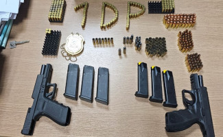 Polícia Civil cumpre mandado de busca e apreende duas armas de fogo com homem suspeito de ameaçar motorista de aplicativo