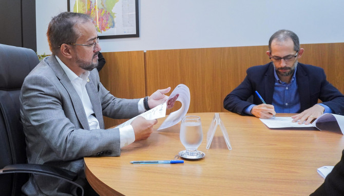 This image has an empty alt attribute; its file name is 411038