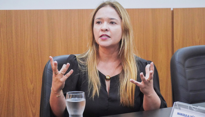 This image has an empty alt attribute; its file name is 411039