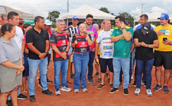 Em Gurupi, governador Wanderlei Barbosa prestigia final da maior competição de futebol de terrão da região sul do Tocantins 