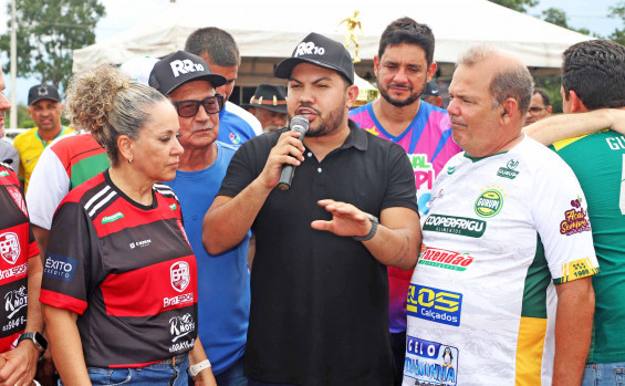 Em Gurupi, governador Wanderlei Barbosa prestigia final da maior competição de futebol de terrão da região sul do Tocantins 