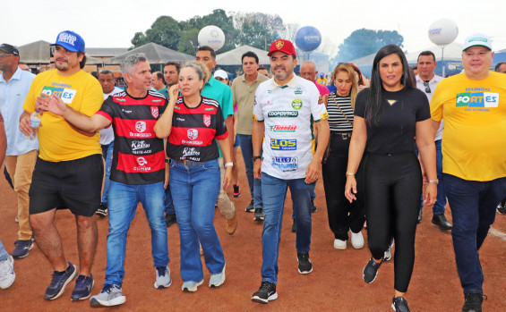 Em Gurupi, governador Wanderlei Barbosa prestigia final da maior competição de futebol de terrão da região sul do Tocantins 