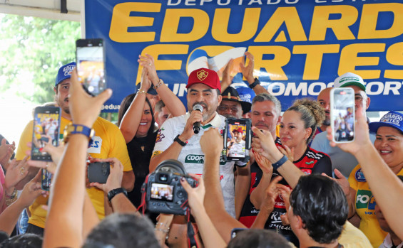 Em Gurupi, governador Wanderlei Barbosa prestigia final da maior competição de futebol de terrão da região sul do Tocantins 