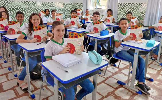 Governo do Tocantins entrega mais de 290 mil livros para fortalecer estratégias de combate ao racismo nas escolas e fomentar o respeito às diferenças 