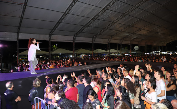 Shows gospel promovidos pelo Governo do Tocantins abrem o Carnaval de Palmas e levam multidão à Praça dos Girassóis