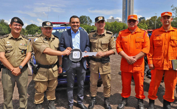 Governador Wanderlei Barbosa entrega veículos à Polícia Militar e participa da cerimônia de passagem de comando da corporação